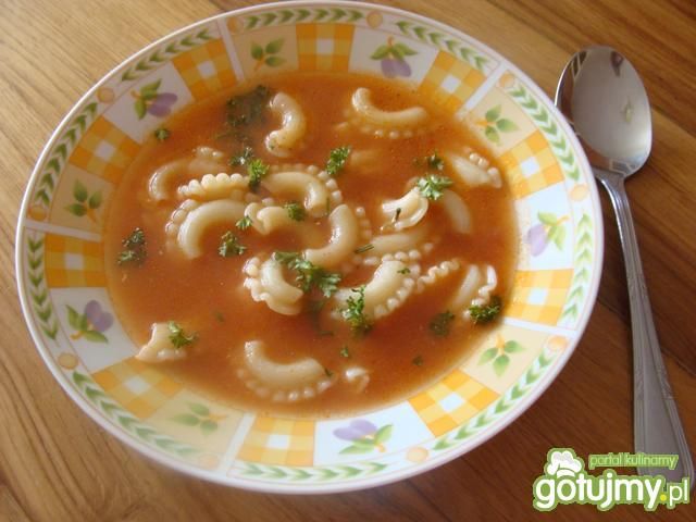 Pomidorowa z makaronem