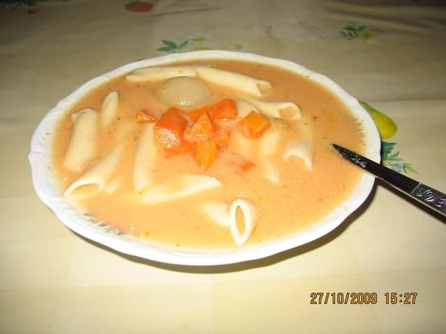 Pomidorowa z makaronem Pomidorowa z makaronem