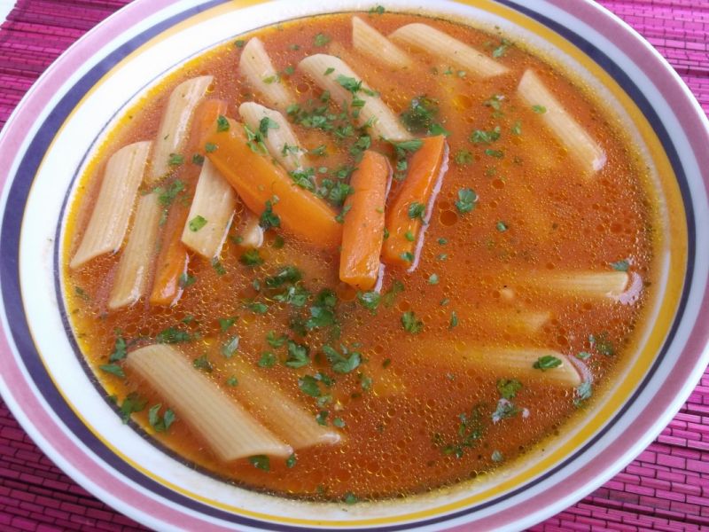 Pomidorowa z makaronem Pomidorowa z makaronem