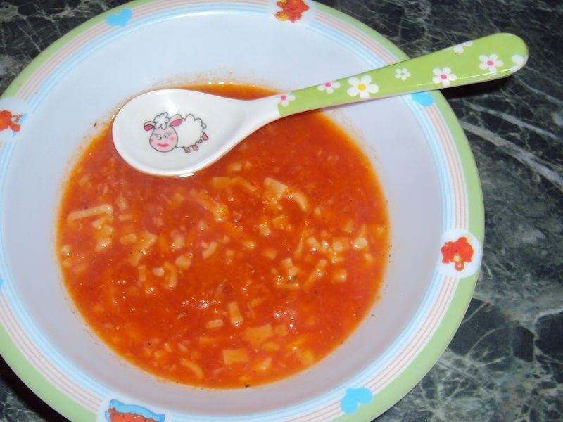 Pomidorowa z makaronem Pomidorowa z makaronem