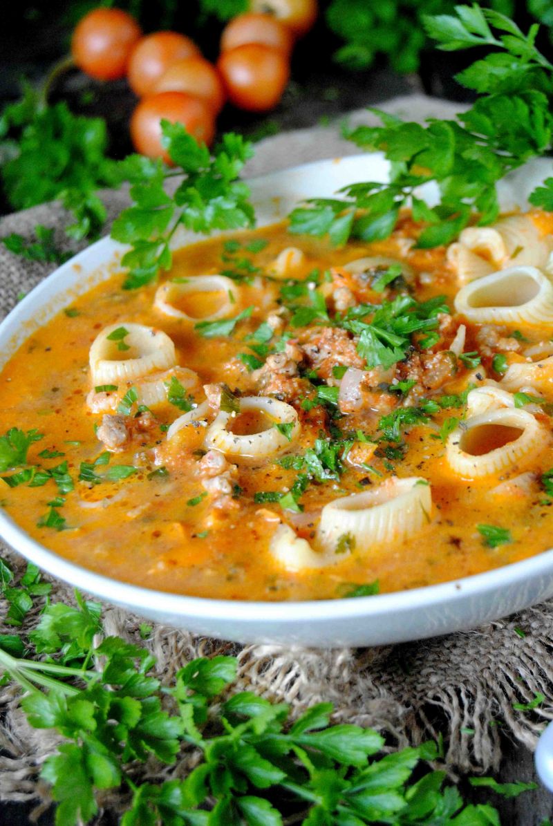 Pomidorowa z mięsem mielonym