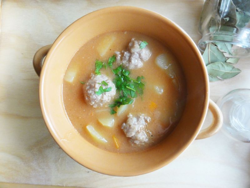 Pomidorowa z pulpecikami