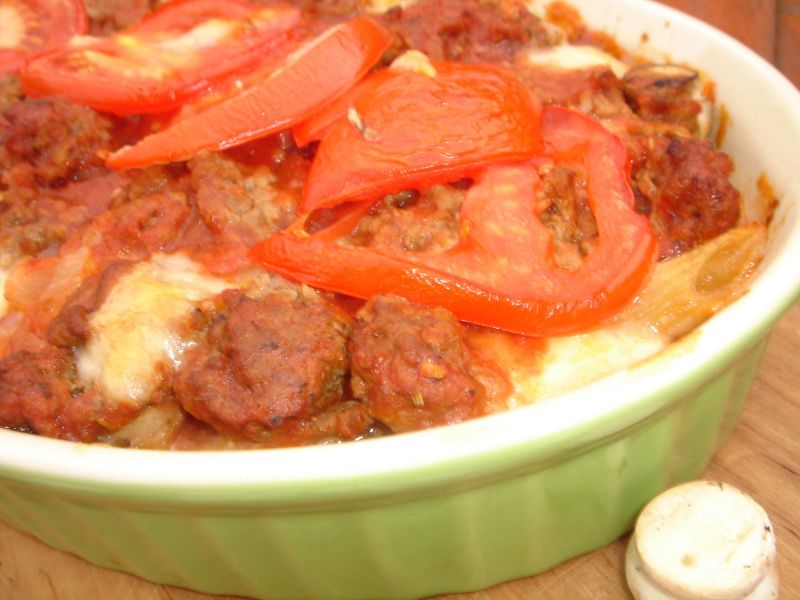 Pomidorowa zapiekanka makaronowa z mięsem Pomidorowa zapiekanka makaronowa z mięsem