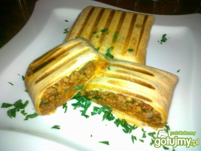 Pomidorowe al'a burrito z żółtym serem  Pomidorowe al'a burrito z żółtym serem