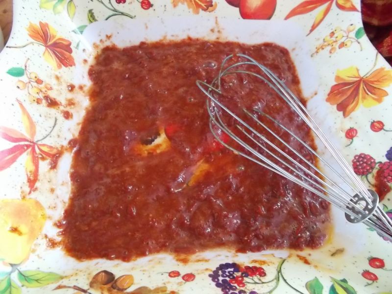 Pomidorowe kluseczki z sosem koperkowym