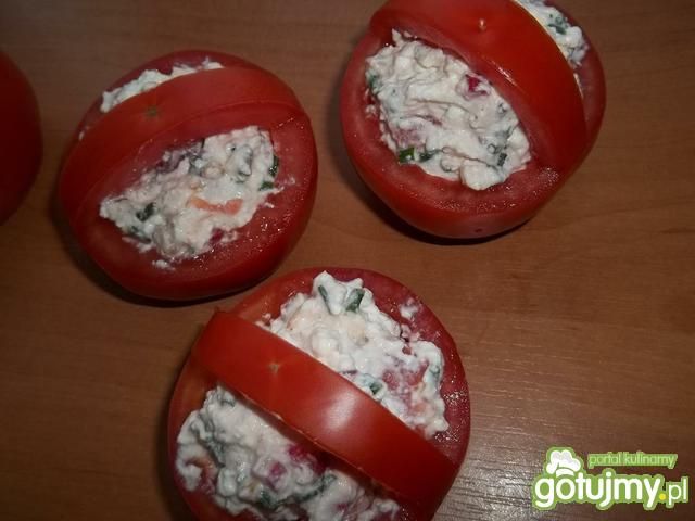 Pomidorowe koszyczki z twarożkiem