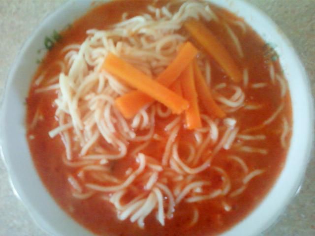 Pomidorówka na skrzydłach indyczych