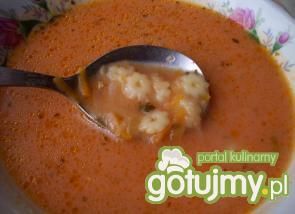 Pomidorówka z makaronem gwiazdkami