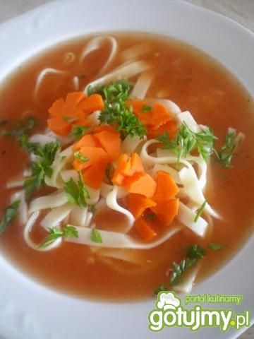 Pomidorówka z makaronem i marchwią