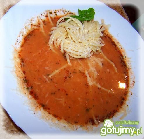 Pomidorówka z makaronowym supełkiem.