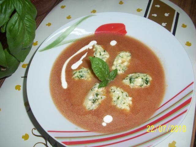 Pomidorówka z serowymi kluseczkami Pomidorówka z serowymi kluseczkami