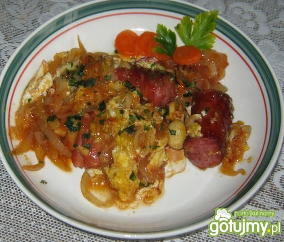 Pomidorowo cebulowa jajecznica Pomidorowo cebulowa jajecznica