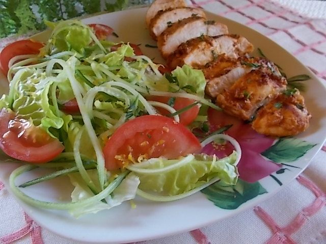 Pomidorowo-orzechowy kurczak w pergaminie 