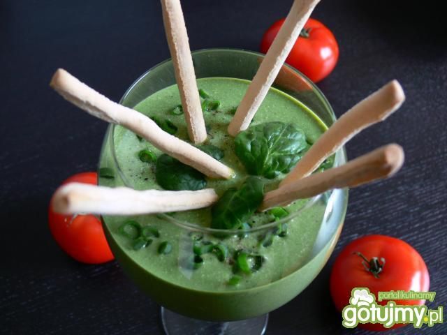 Pomidorowo- szpinakowy chłodnik z tofu Pomidorowo- szpinakowy chłodnik z tofu