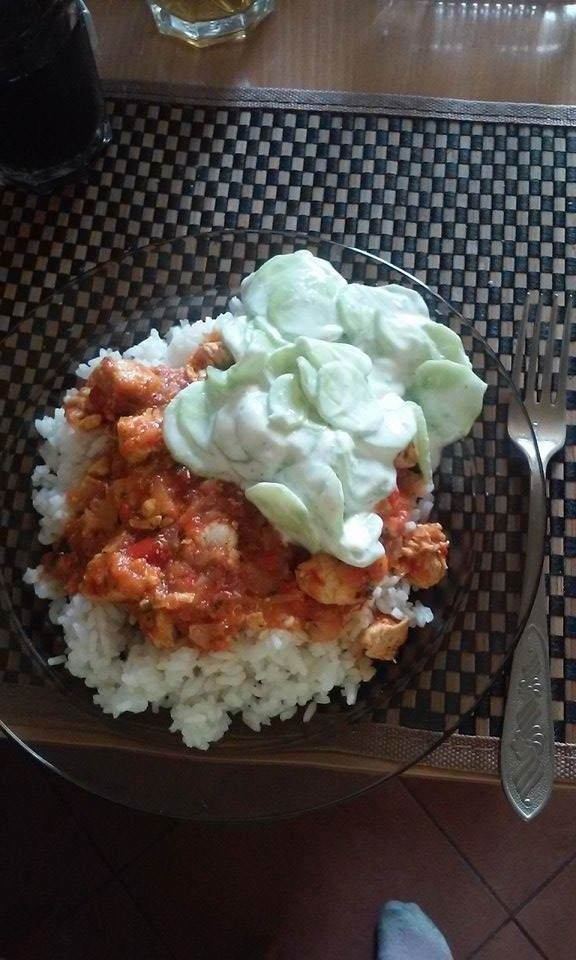 Pomidorowy gulasz z łopatką