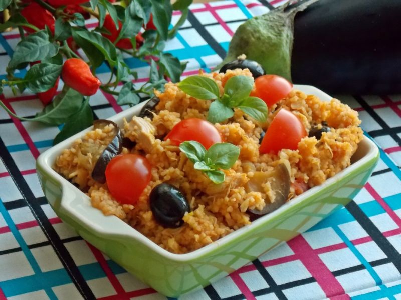 Pomidorowy kuskus z bakłażanem