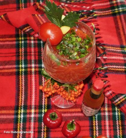 Pomidorowy napój pikantny :