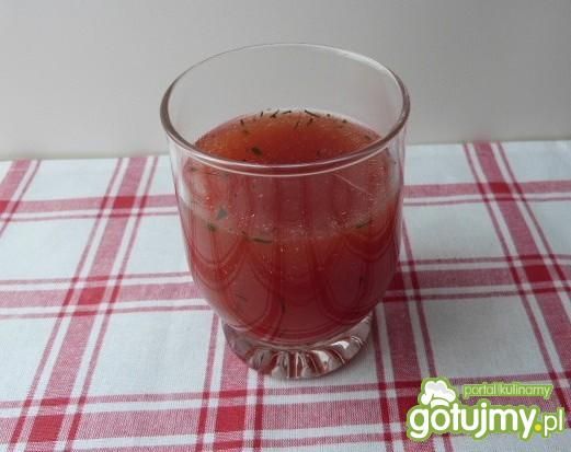 Pomidorowy napój z koperkiem