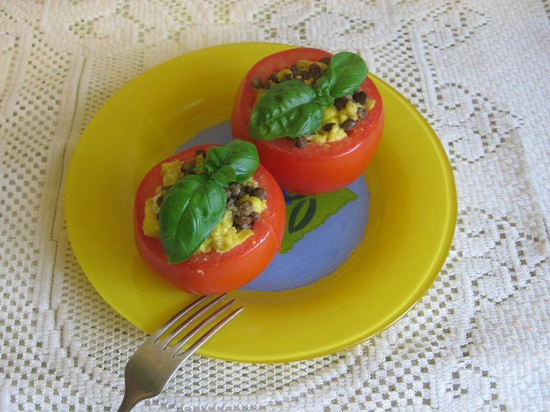 Pomidory faszerowane jajkiem i soczewicą