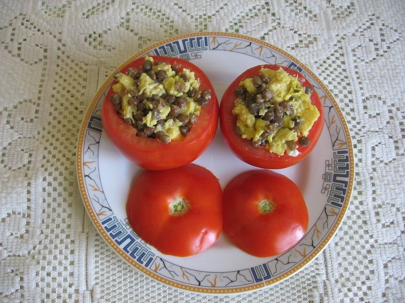 Pomidory faszerowane jajkiem i soczewicą