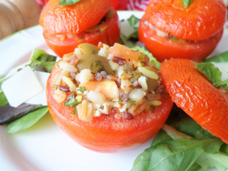 Pomidory faszerowane miksem zbóż, fetą i oliwkami