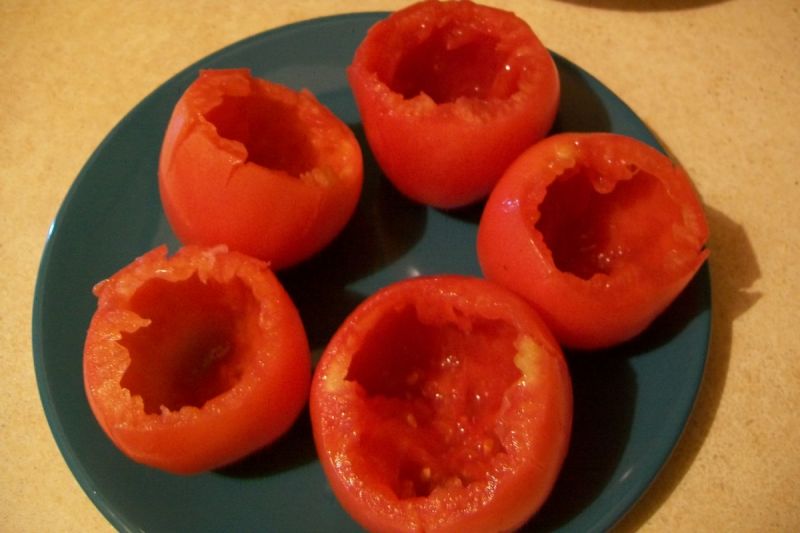 Pomidory faszerowane szprotkami