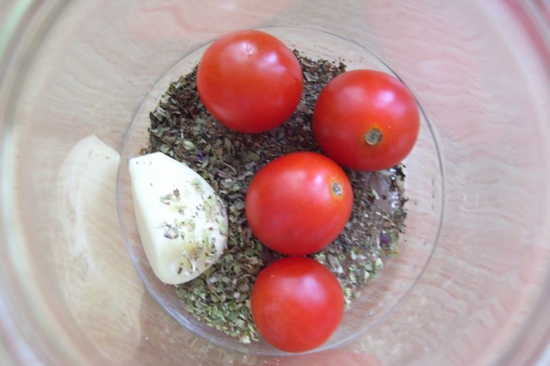 Pomidory koktajlowe w zalewie ziołowej