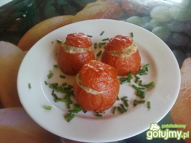 Pomidory nadziewane kurczakiem. Pomidory nadziewane kurczakiem.
