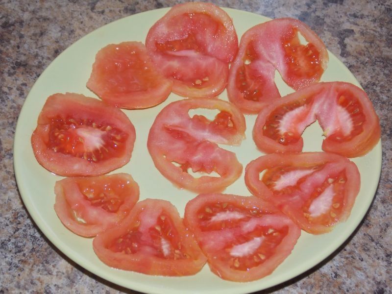 Pomidory pod jajeczno serową kołderką 