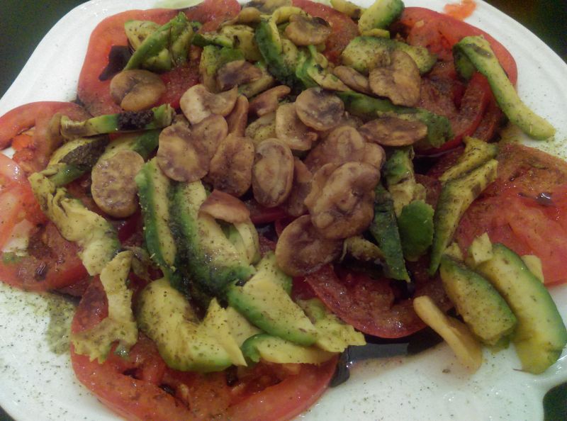 Pomidory z avocado i bobem Pomidory z avocado i bobem