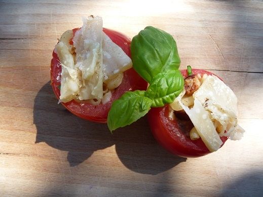 Pomidory z grilla faszerowane makaronem z boczkiem Pomidory z grilla faszerowane makaronem z boczkiem
