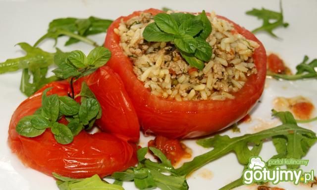 Pomidory z ryżem i mięsem