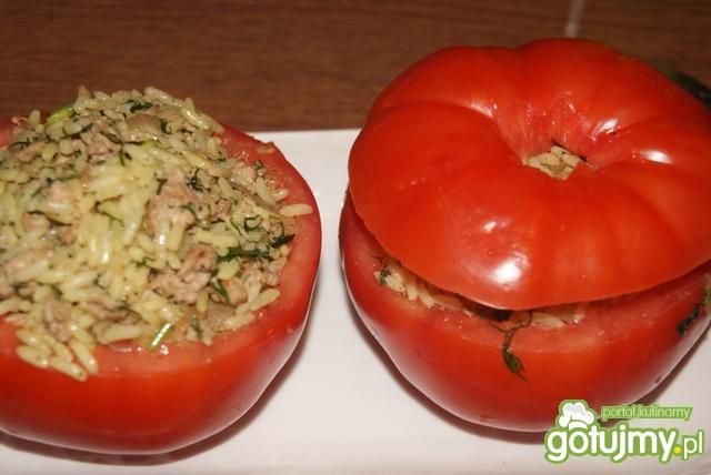 Pomidory z ryżem i mięsem