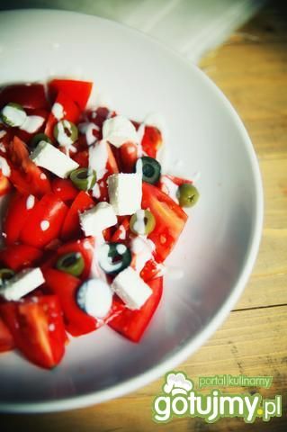 Pomidory z serem feta i oliwkami