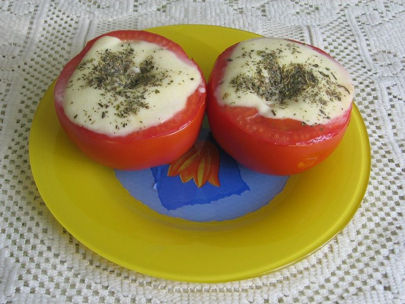 Pomidory zapiekane z mozarellą i ziołami Pomidory zapiekane z mozarellą i ziołami