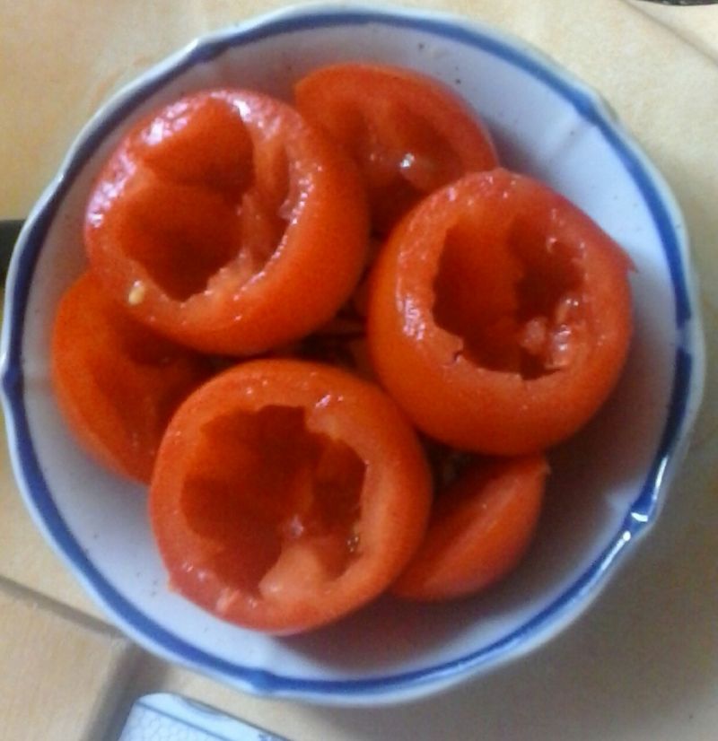 Pomidory zapiekane z wędliną, pieczarkami i ryżem