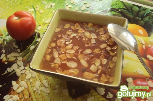 Pomiodorowa z prażonymi migdałami Pomiodorowa z prażonymi migdałami