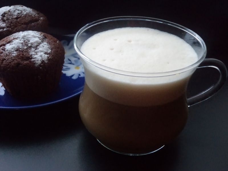 Ponczowa kawa amaretto z pianką