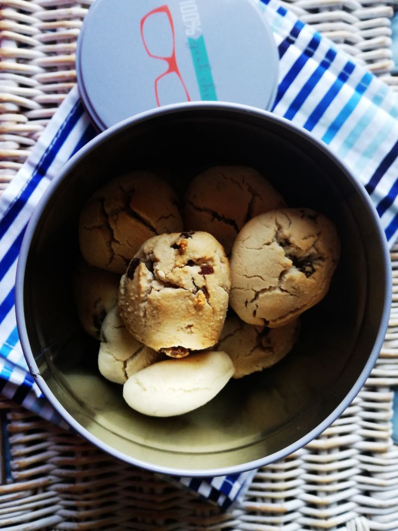 Popękane ciasteczka z rodzynkami bez glutenu