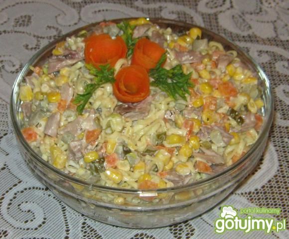 Popularna sałatka z zupek chińskich Popularna sałatka z zupek chińskich