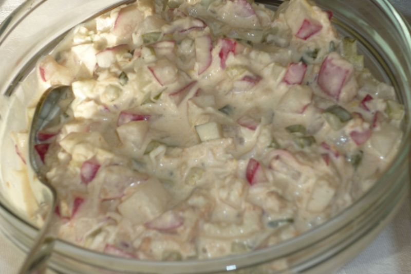 Porowa sałatka z ogórkiem i rzodkiewką Porowa sałatka z ogórkiem i rzodkiewką