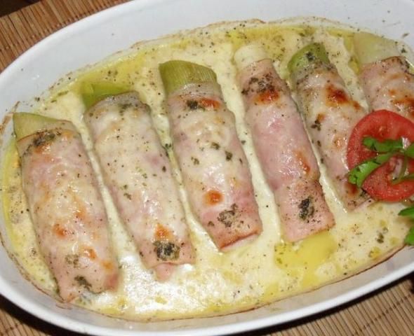 Pory zapiekane z mozzarellą.