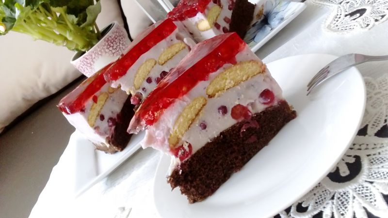 Porzeczkowa eksplozja na murzynku bez tłuszczu