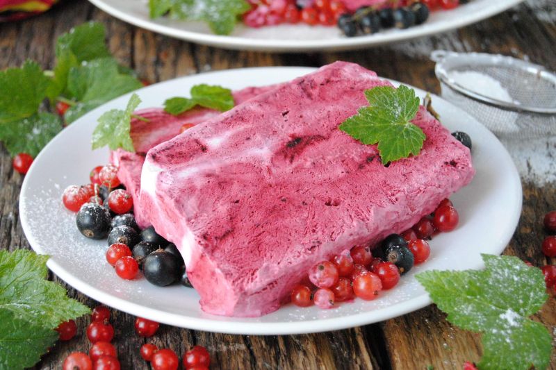 Porzeczkowe semifreddo