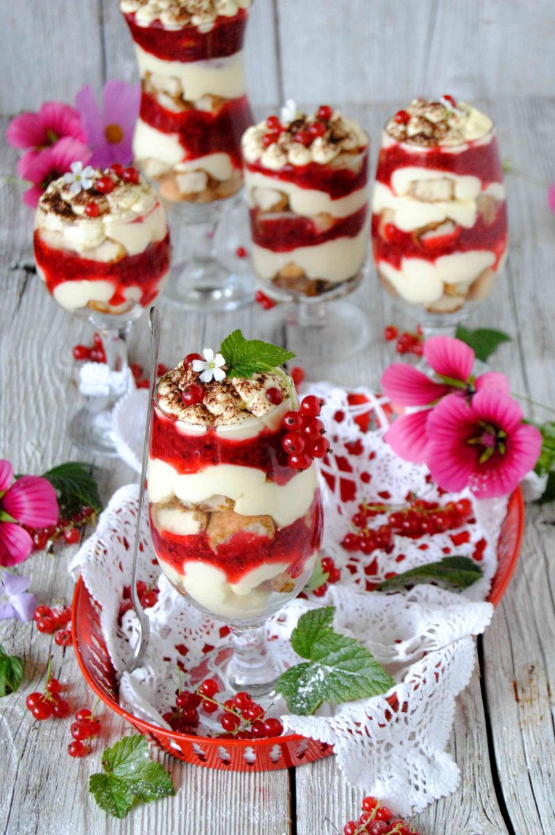Porzeczkowe tiramisu w pucharku