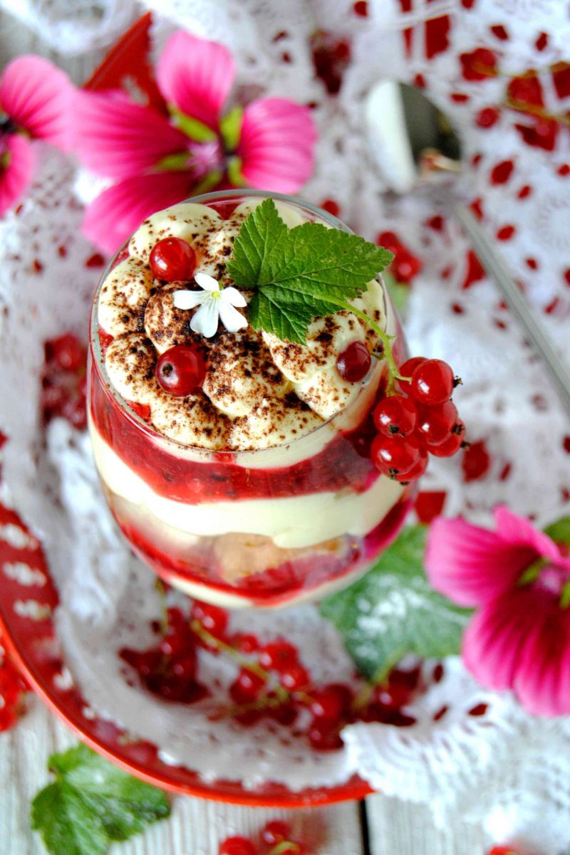 Porzeczkowe tiramisu w pucharku