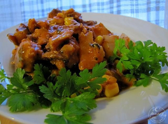 Postna sałatka ze śledzia w pomidorach