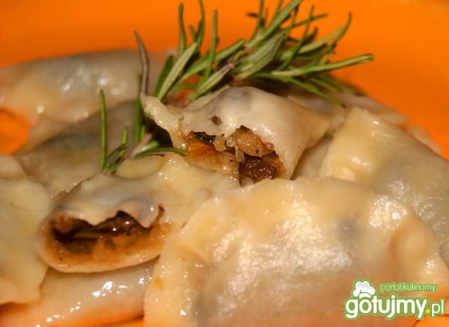 Postne pierogi z kapustą i grzybami  Postne pierogi z kapustą i grzybami