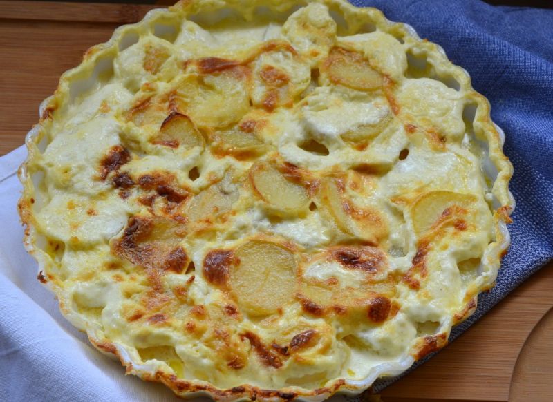 Potato dauphinoise czyli zapiekanka ziemniaczana Potato dauphinoise czyli zapiekanka ziemniaczana