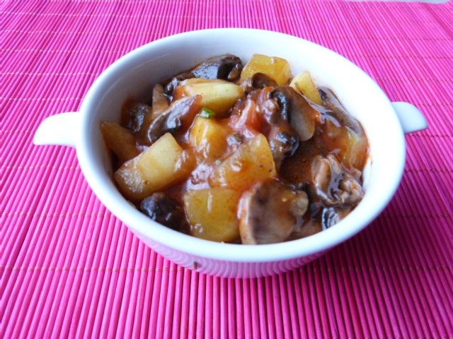 Potrawa z warzyw i pieczarek Potrawa z warzyw i pieczarek